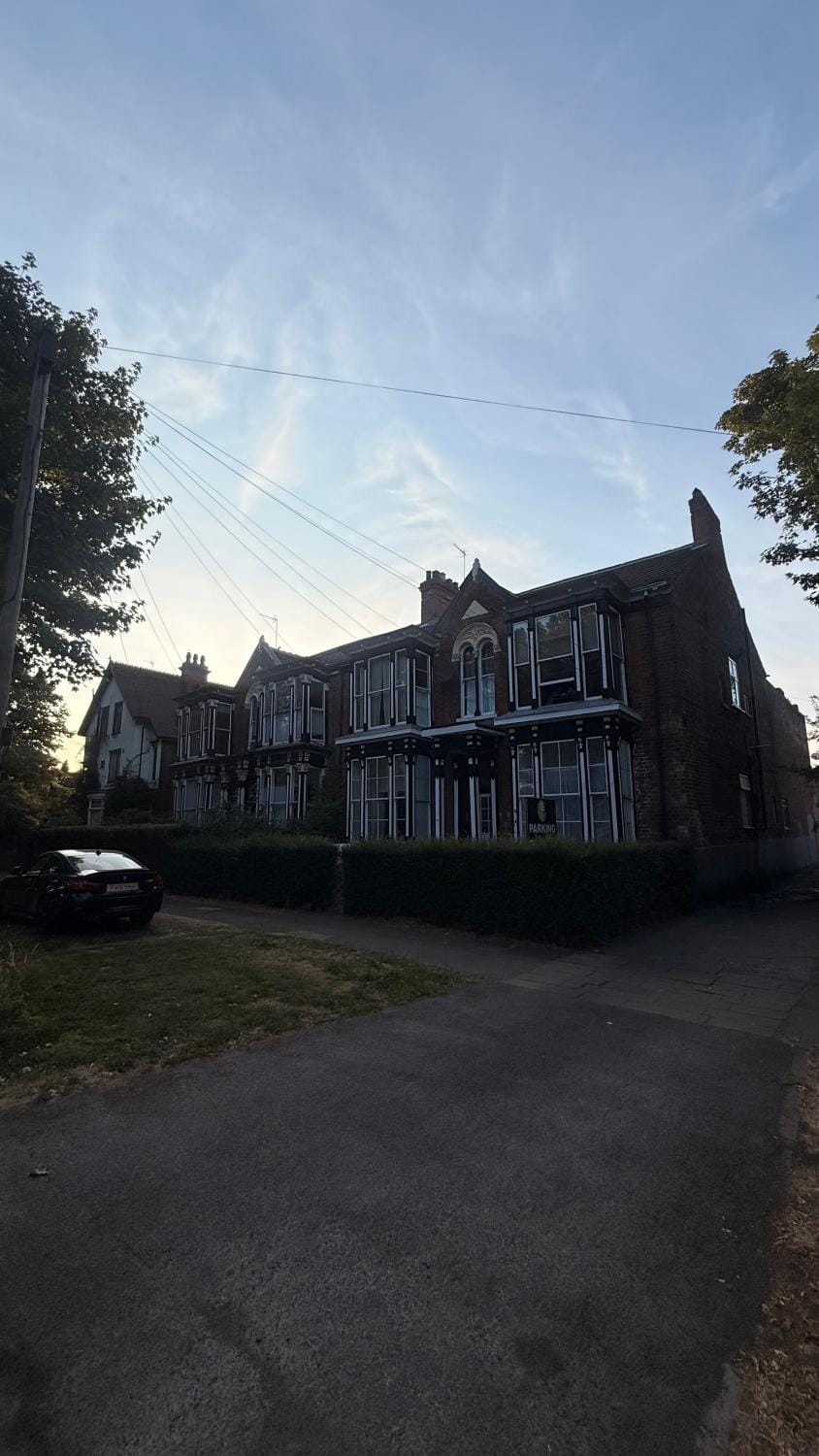 1 bed apartment within a Victorian townhouse Apartment in Hull