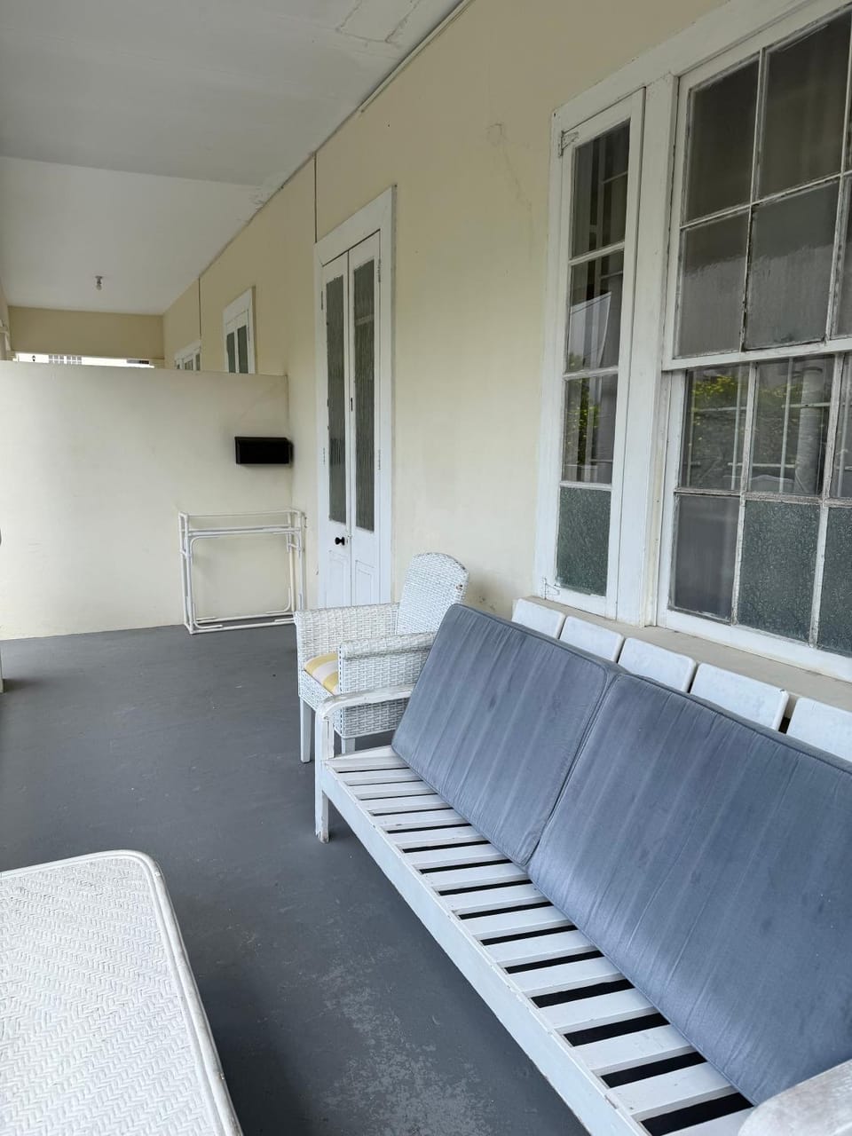 Maxwell Beach Escape 5- Beach & Resort Access Apartment in Oistins