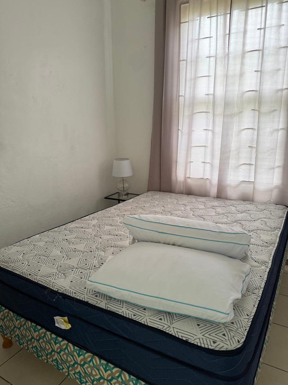 Maxwell Beach Escape 5- Beach & Resort Access Apartment in Oistins