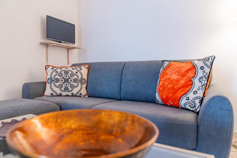 Communal lounge/ TV room, TV and multimedia, Living room, Seating area, Evening entertainment