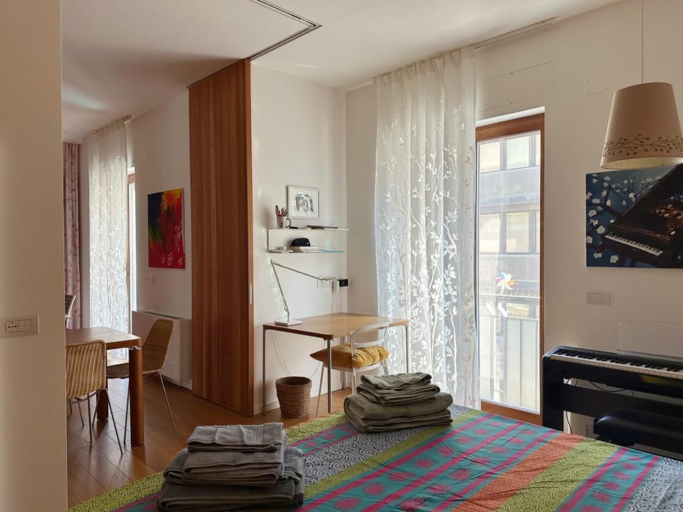 Seating area, Bedroom