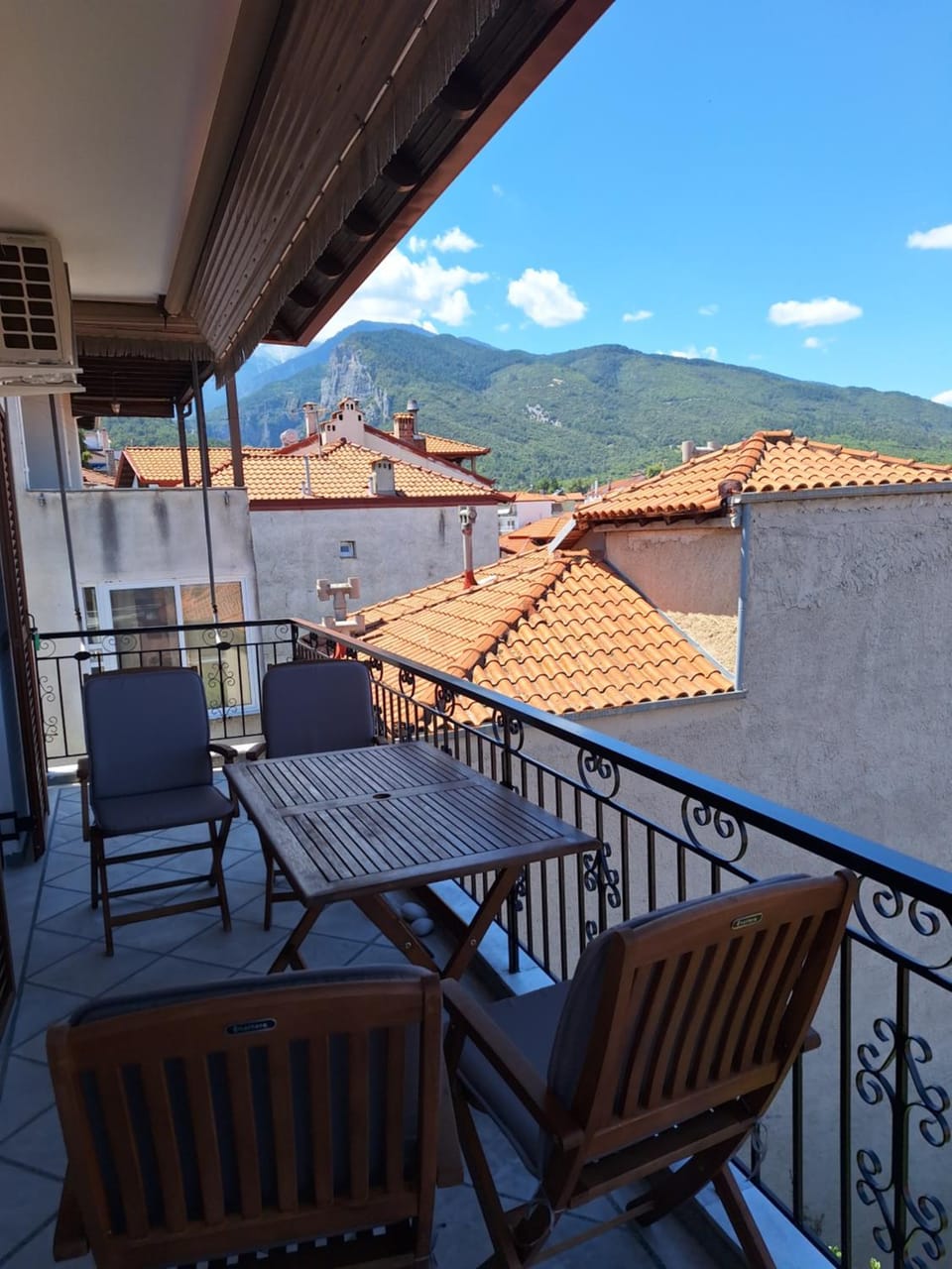 Balcony/Terrace, Dining area, Mountain view