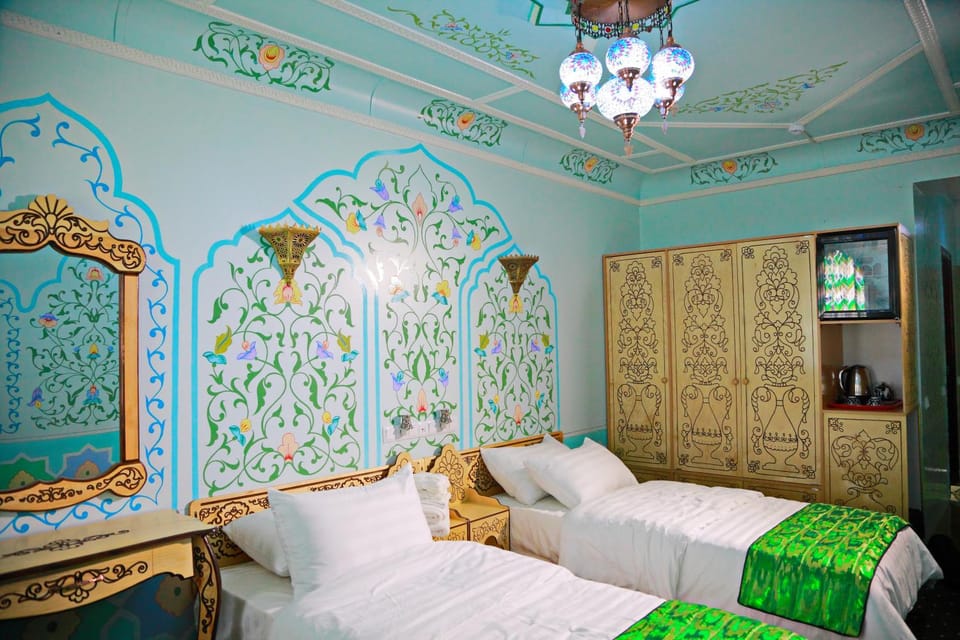 Bed, Photo of the whole room, Decorative detail