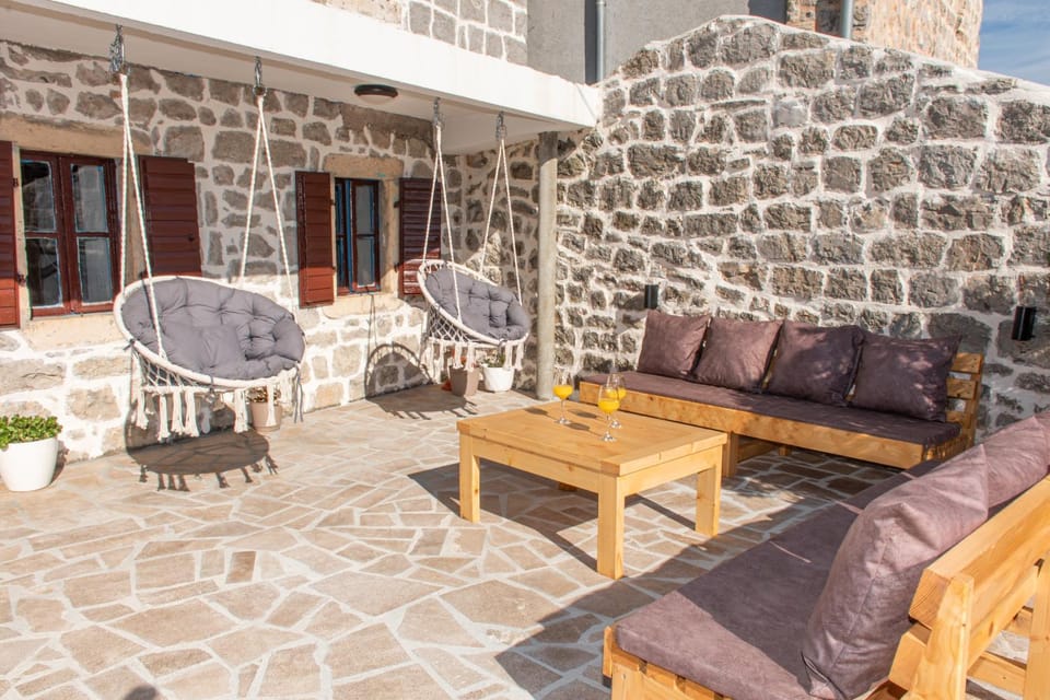 Stone House DarMar Apartment in Kotor Municipality