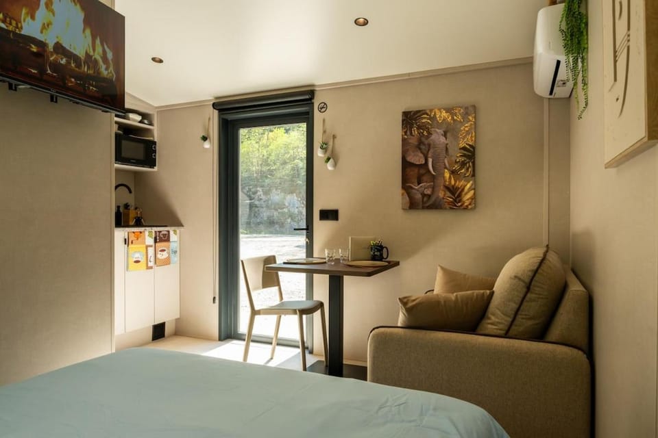 TV and multimedia, Living room, Photo of the whole room, Bedroom