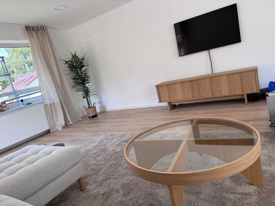 Communal lounge/ TV room, TV and multimedia, Living room