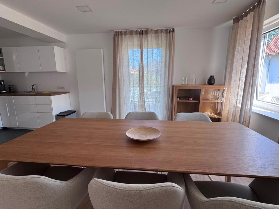 Kitchen or kitchenette, Seating area, Dining area, stove, kitchen