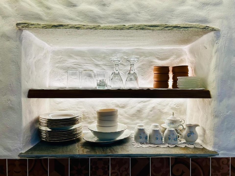 Kitchen or kitchenette, Food and drinks