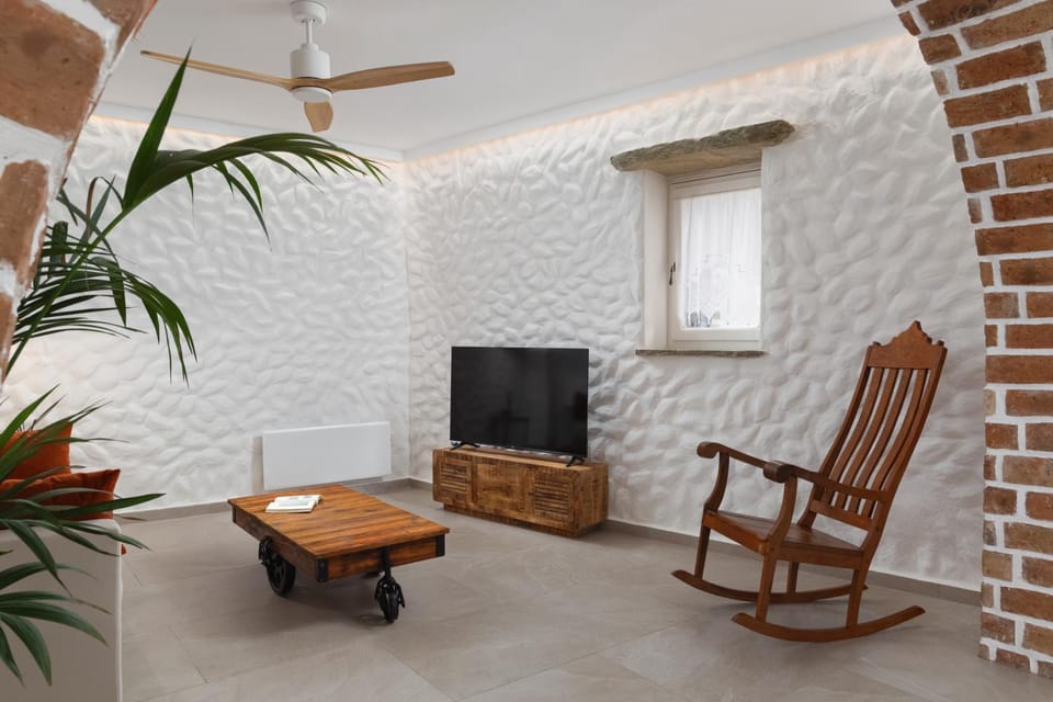 Communal lounge/ TV room, TV and multimedia, Living room