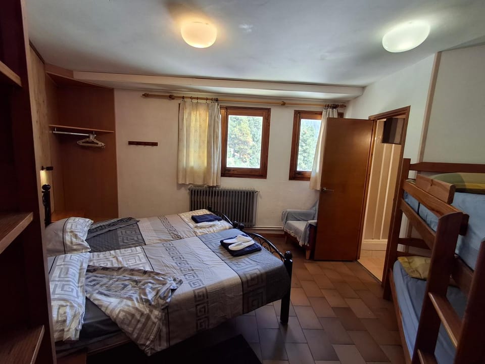 Setcases-Vallter hostal Mitja Pensió 3 Bed and Breakfast in Ripollès