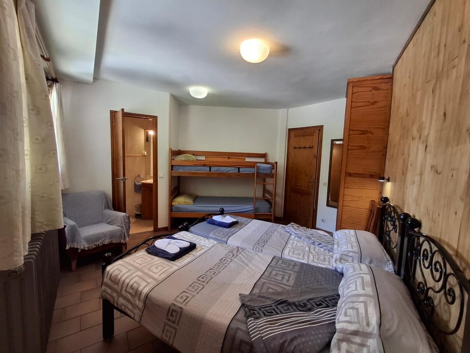 Setcases-Vallter hostal Mitja Pensió 3 Bed and Breakfast in Ripollès