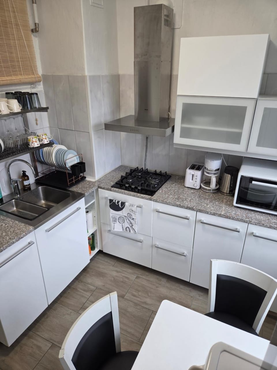Coffee/tea facilities, oven, toaster