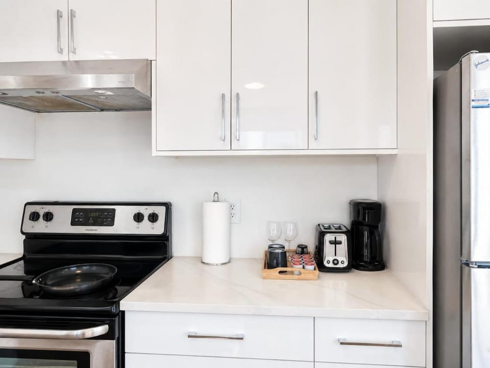 Private 1BR Suite near Metrotown & Transit Apartment in Burnaby