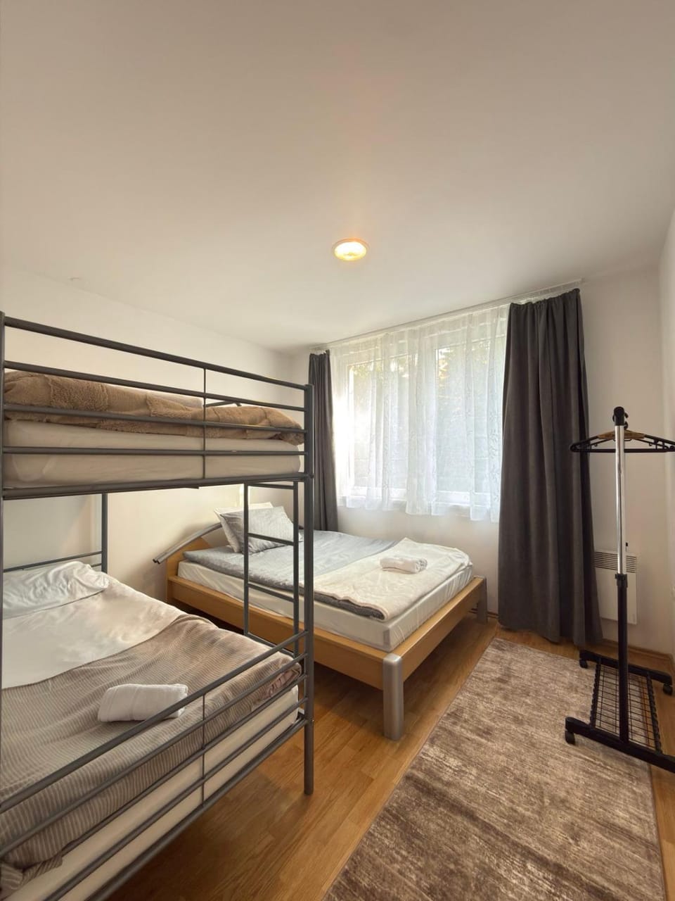 Bed, Photo of the whole room, Bedroom, bunk bed, towels