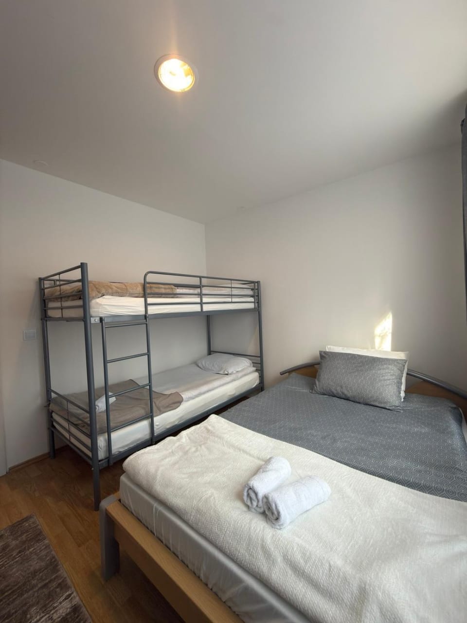 Bed, Photo of the whole room, Bedroom, bunk bed, towels