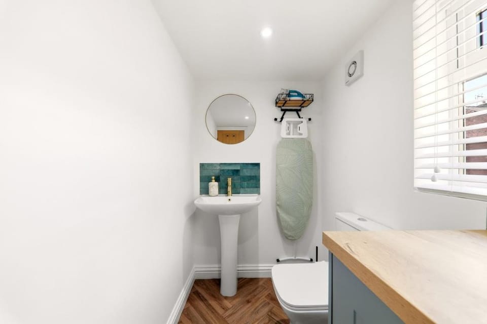 Mayfield 98 Stylish Townhouse with Hot Tub House in Harrogate