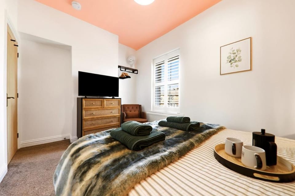 Mayfield 98 Stylish Townhouse with Hot Tub House in Harrogate
