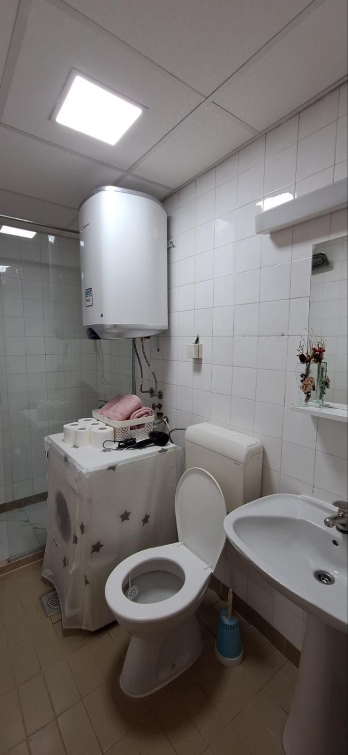 Toilet, Bathroom, towels