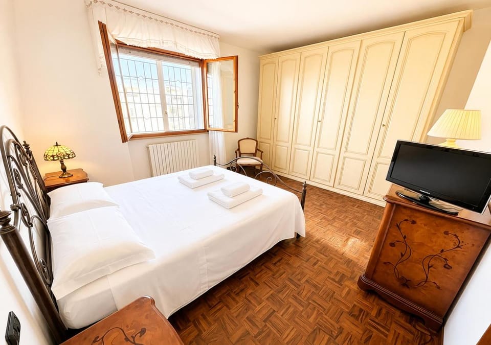 Bed, TV and multimedia, Bedroom, furniture, wardrobe, air conditioner