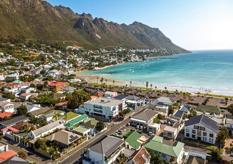 Property building, Nearby landmark, Natural landscape, Bird's eye view, Street view, Location