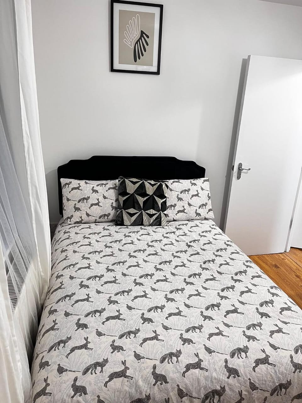 The Cosy stay is a two bedroom apartment located next to Forest Hill train station London, with quick access to the city and local landmarks Apartment in London Borough of Southwark