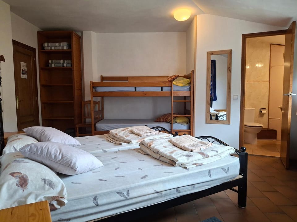 Setcases-Vallter hostal Mitja Pensió 4 Bed and Breakfast in Ripollès