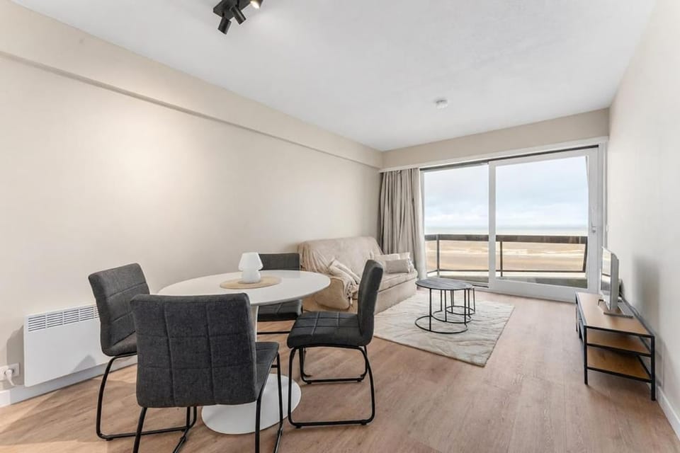 Pier09, with balcony and beautiful sea view Apartment in Bruges