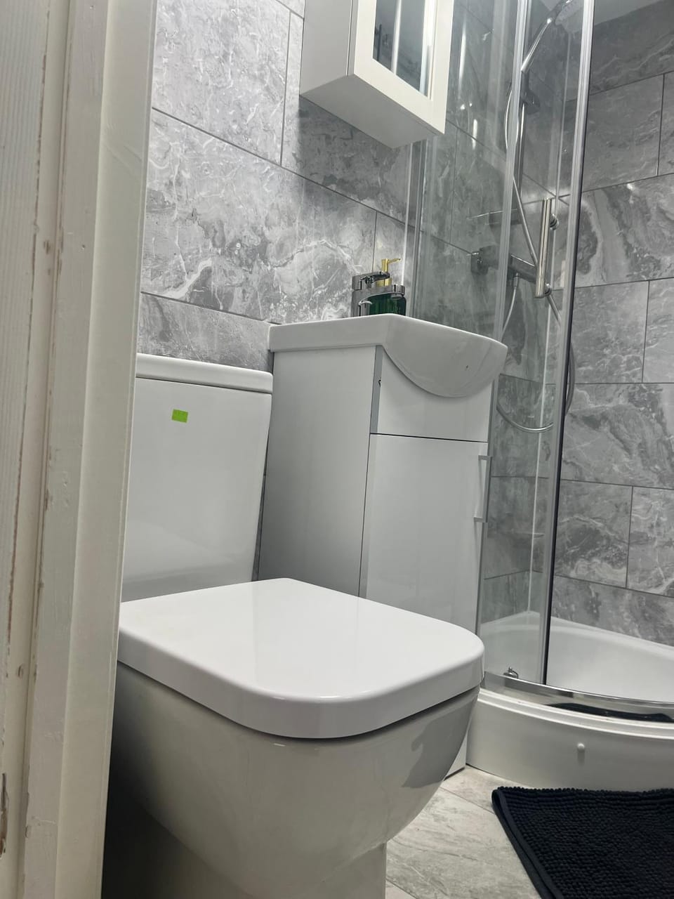 4 bed Contractor friendly house Apartment in Dartford