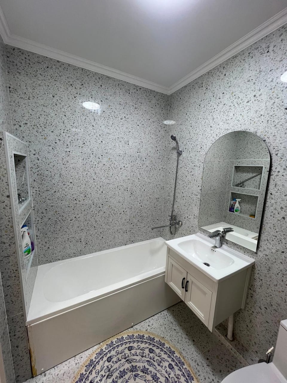 Апартаменты рядом с Дендропарком Apartment in Kazakhstan
