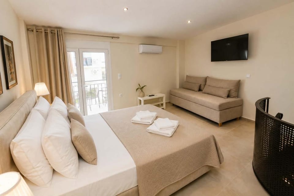 Bed, TV and multimedia, Photo of the whole room, towels, air conditioner