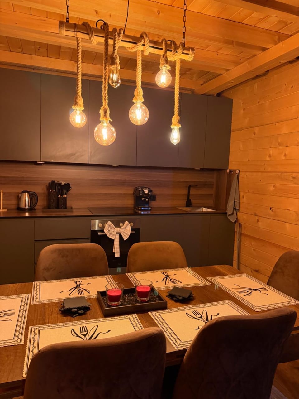 Seating area, Dining area, kitchen, kitchen