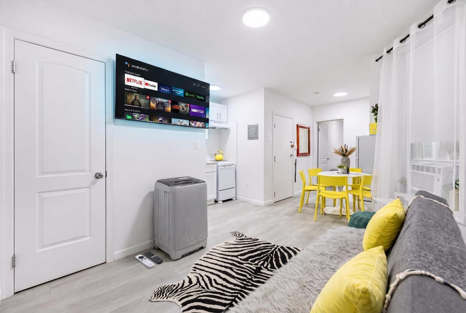 2 Bedroom Cozy Unit in Central Location Apartment in Lower Manhattan