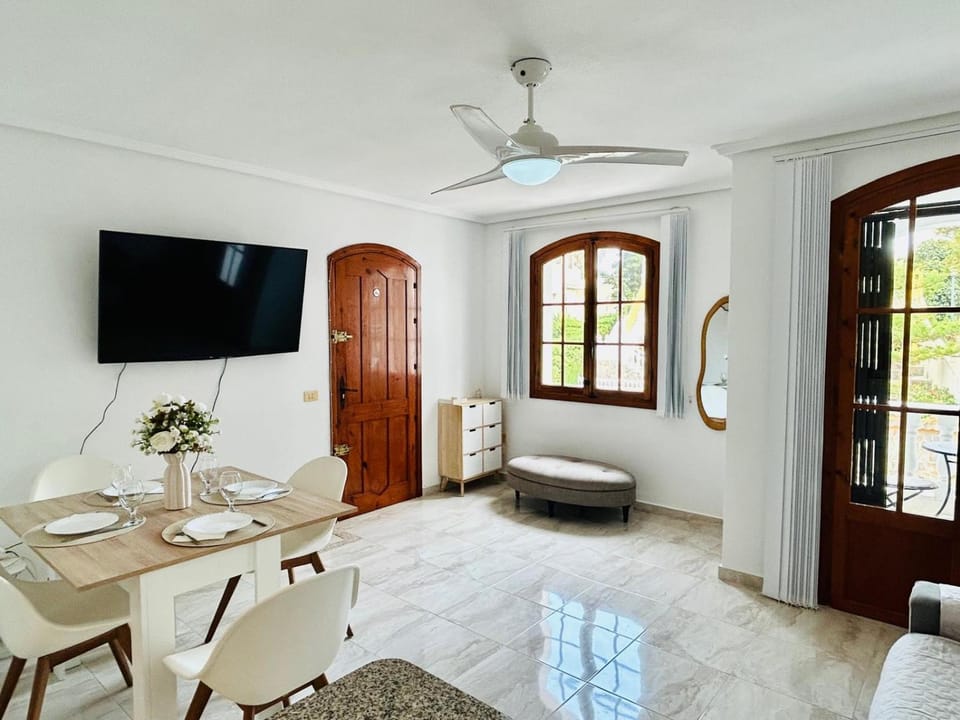 Communal lounge/ TV room, Living room