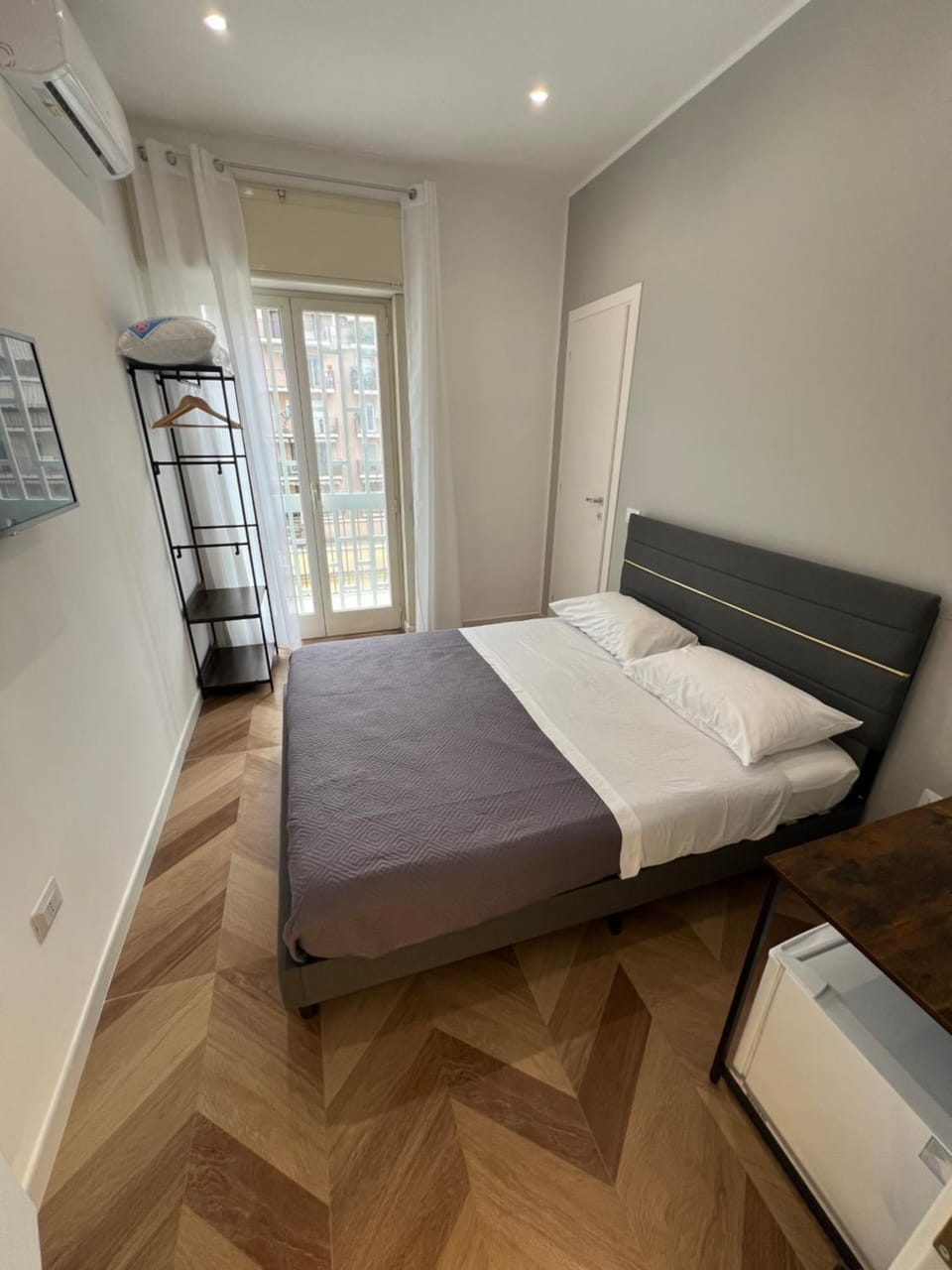 Bed, Bedroom, air conditioner