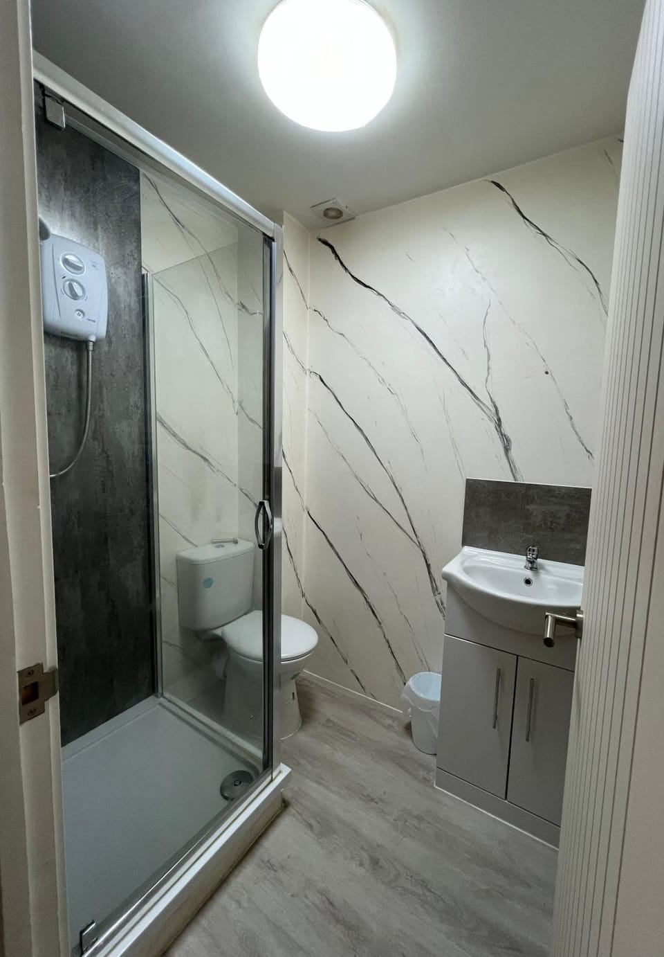 Apartment 2 by SJP - Central Kettering - Twin Bedroom - Free Parking Apartment in Kettering