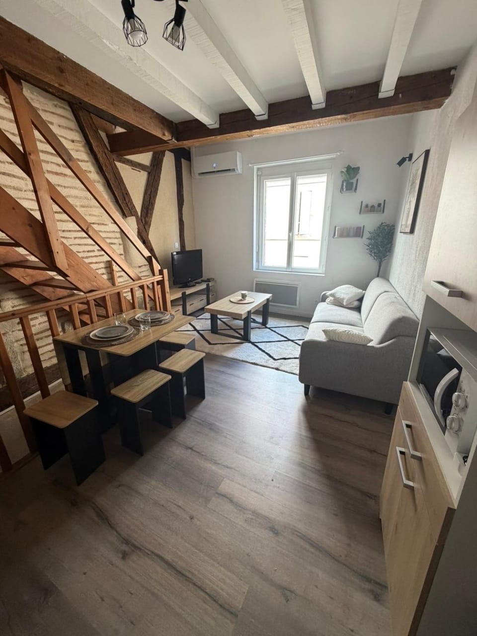 Kitchen or kitchenette, Living room, Seating area