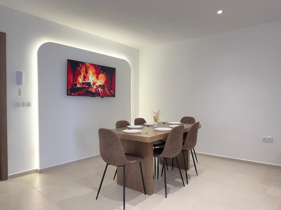 TV and multimedia, Living room, Dining area