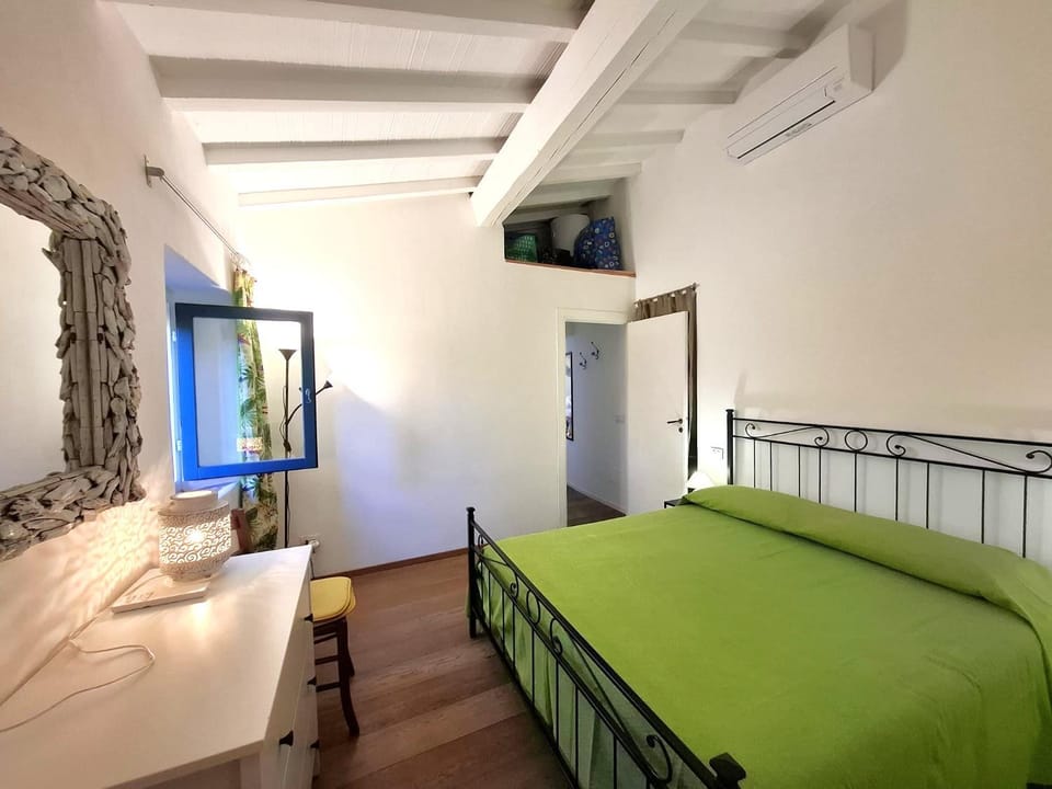 Bed, Bedroom, air conditioner