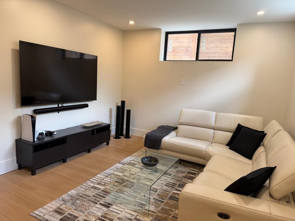 Westboro Hideaway Apartment in Gatineau