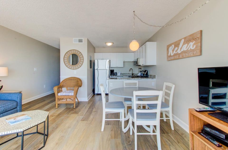 Dining area, kitchen