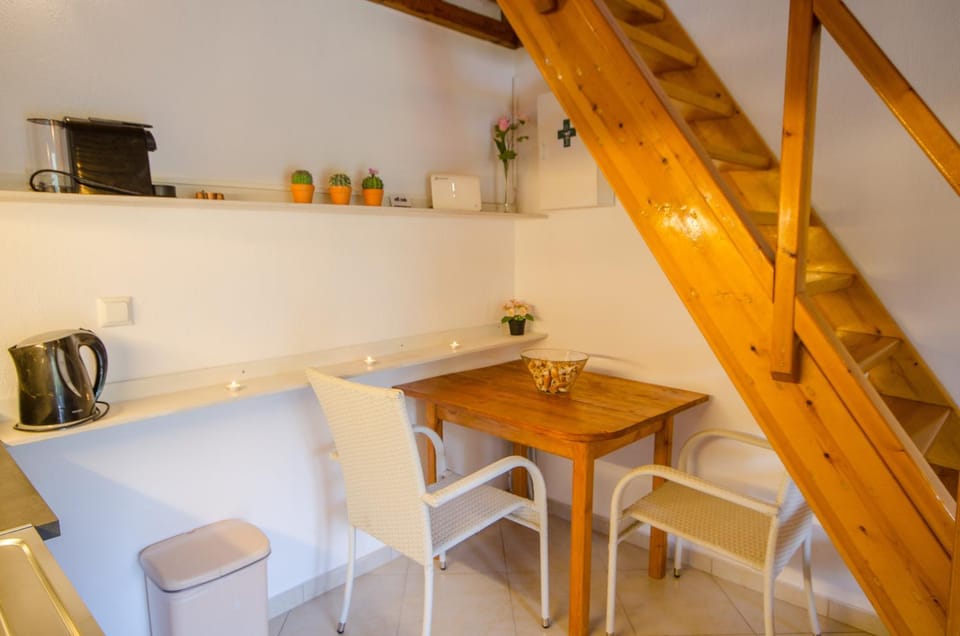 Coffee/tea facilities, Seating area