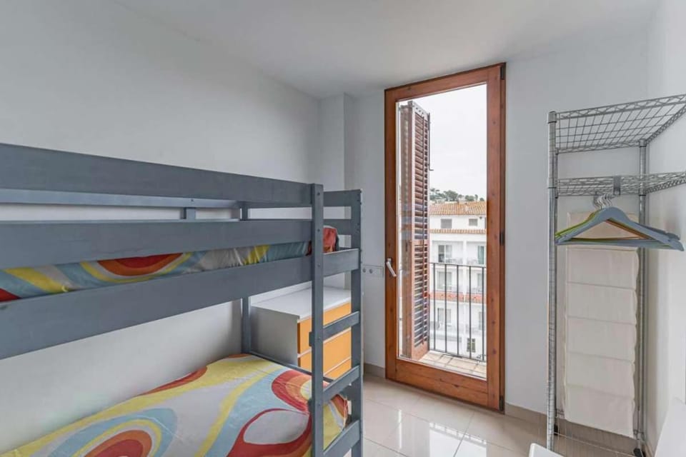 Photo of the whole room, Bedroom, bunk bed
