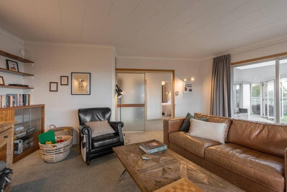 Salt House - Walk to Surf - Sleeps 8 House in Taranaki, New Zealand