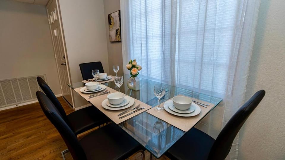 Modern Pet-Friendly 2BR Near Strip & Chinatown Apartment in Spring Valley