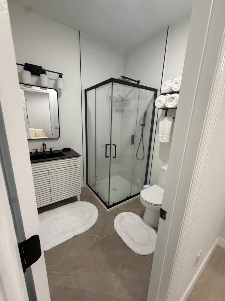 Modern Luxury 3BR Near NYC & Newark Airport Apartment in Jersey City