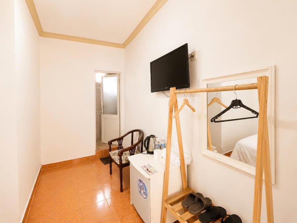 Property building, TV and multimedia, wardrobe