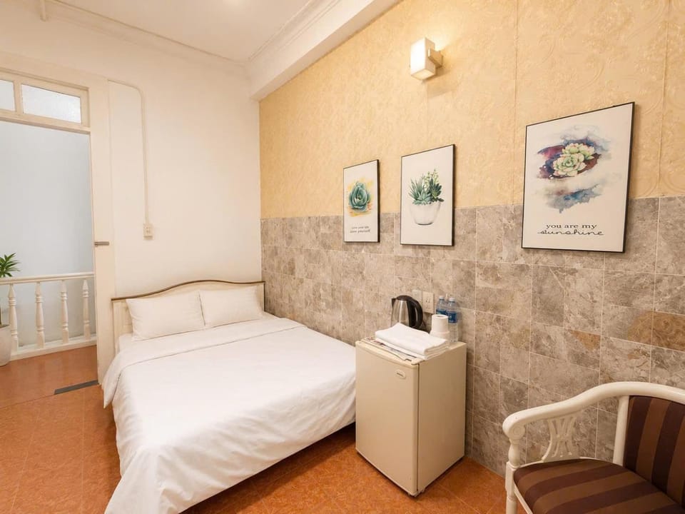 Property building, Bed, Bedroom