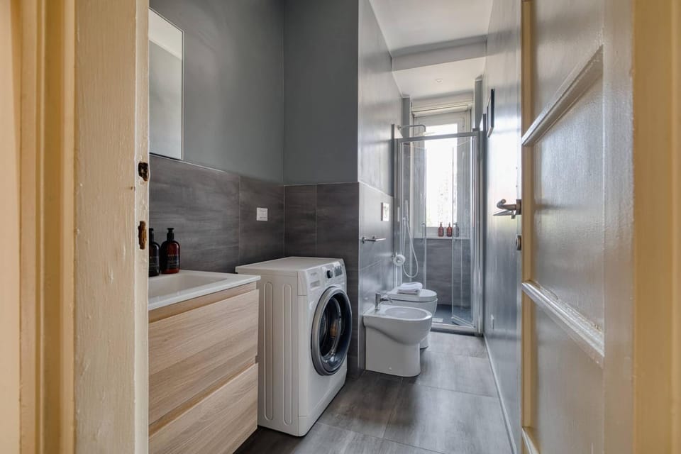 Toilet, Bathroom, bidet, towels, washing machine, dryer