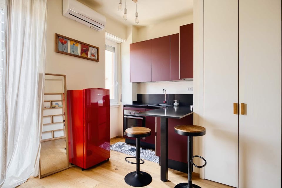 Kitchen or kitchenette, oven