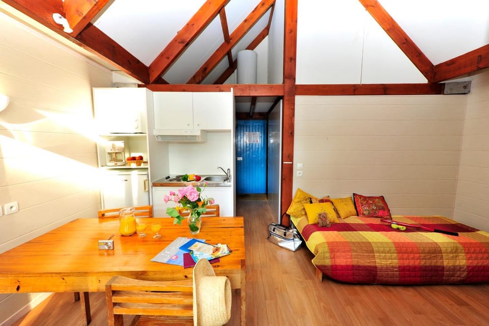 Kitchen or kitchenette, Living room, Dining area